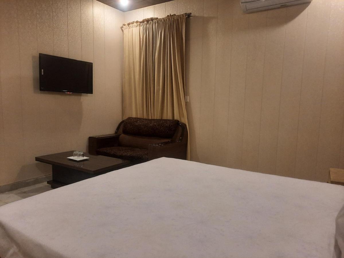 Royal Fort Executive Hotel Gulberg Lahore Exterior photo
