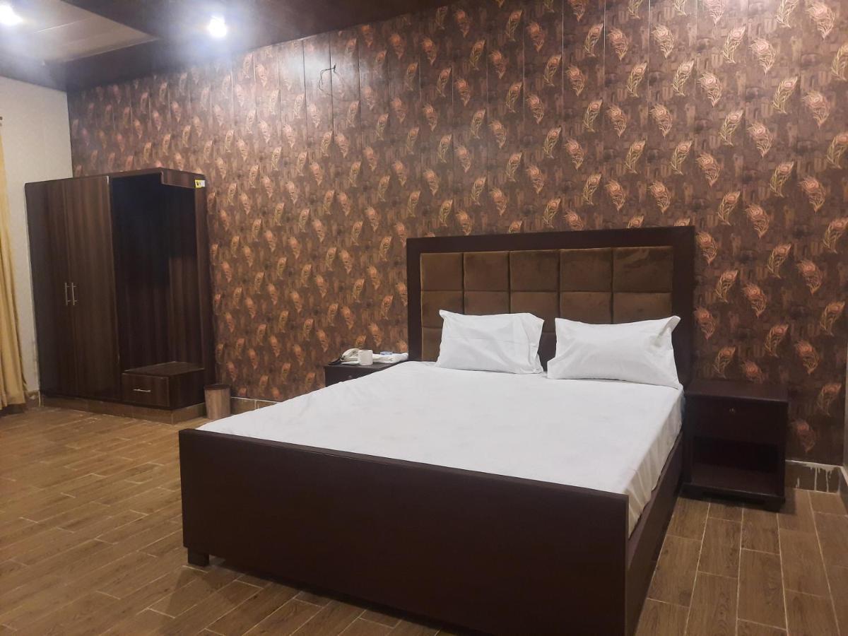 Royal Fort Executive Hotel Gulberg Lahore Exterior photo