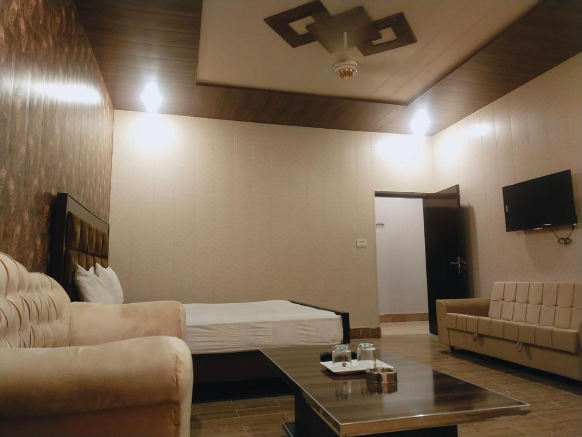 Royal Fort Executive Hotel Gulberg Lahore Room photo