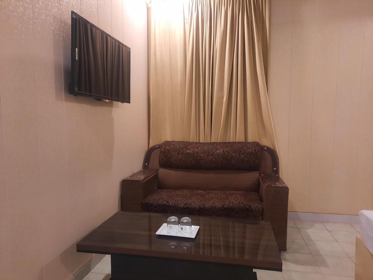 Royal Fort Executive Hotel Gulberg Lahore Room photo