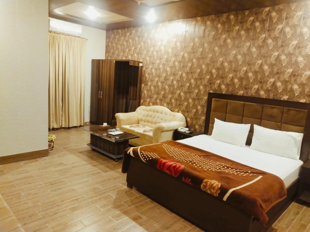 Royal Fort Executive Hotel Gulberg Lahore Exterior photo
