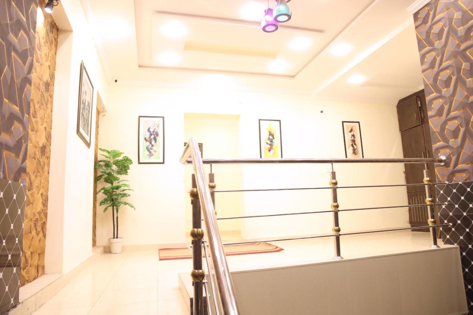 Royal Fort Executive Hotel Gulberg Lahore Exterior photo