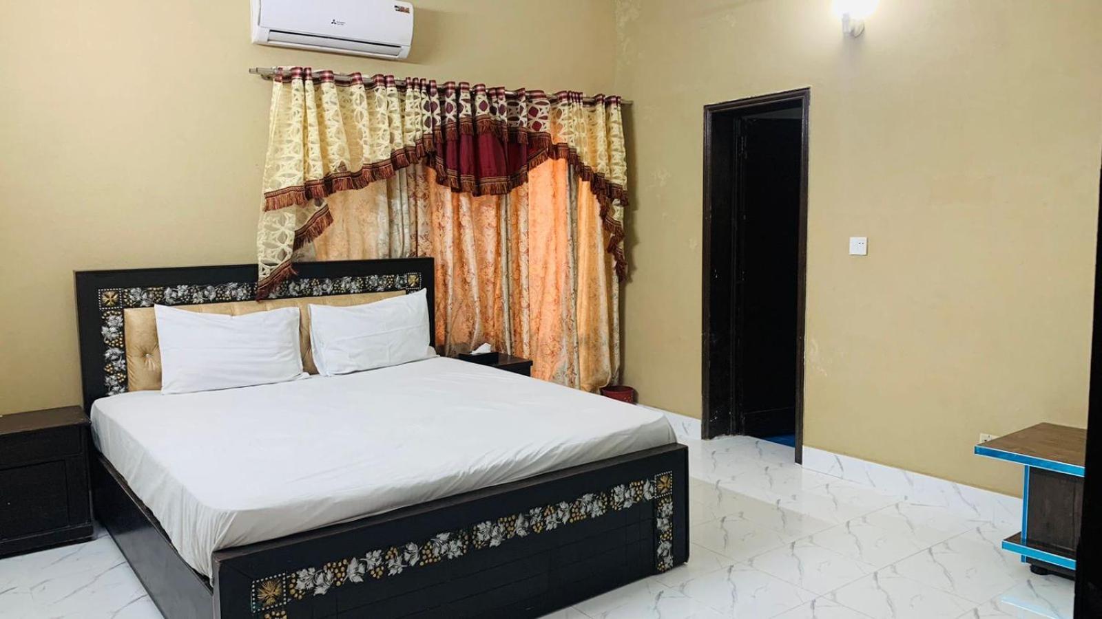 Royal Fort Executive Hotel Gulberg Lahore Exterior photo